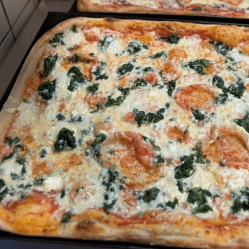 Familienpizza (46cm x 33cm, für 2-3 Personen)