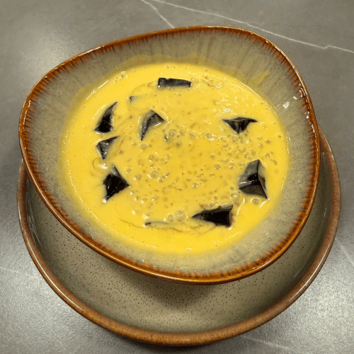 Tapioka-Pudding mit Mangosauce