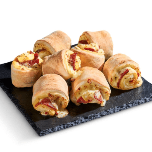 Gefüllte Pizzabrötchen mit Salami und Käse