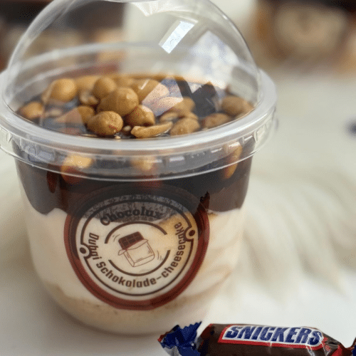 Snickers cheesecake