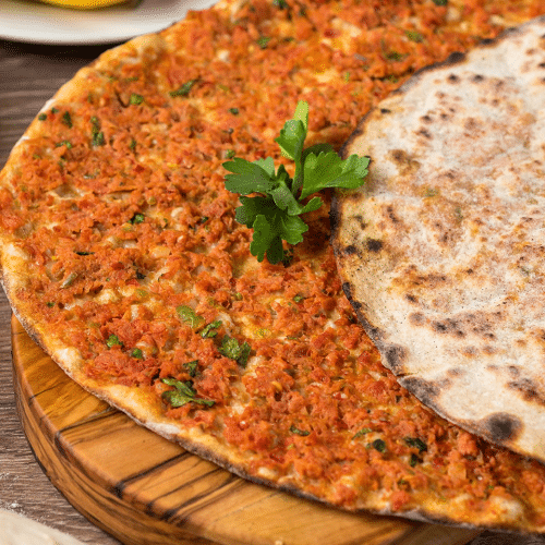 Lahmacun mit kuzu sis