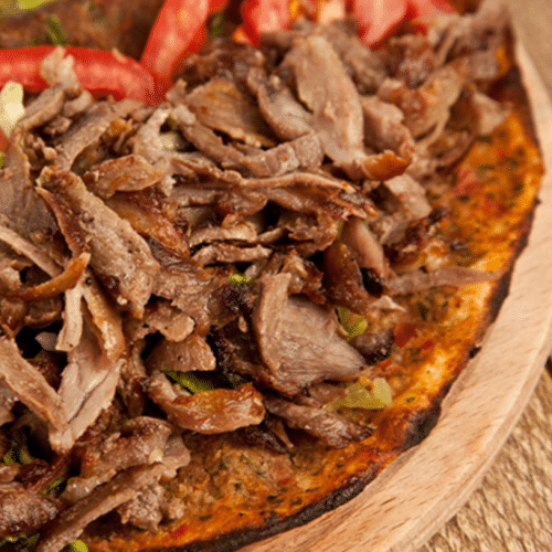 Lahmacun mit Fleisch nach Wahl