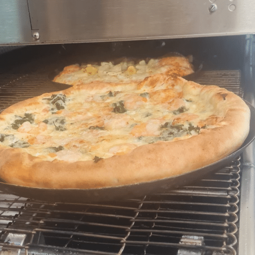Cheesy Pizza Pollo Hawaii
