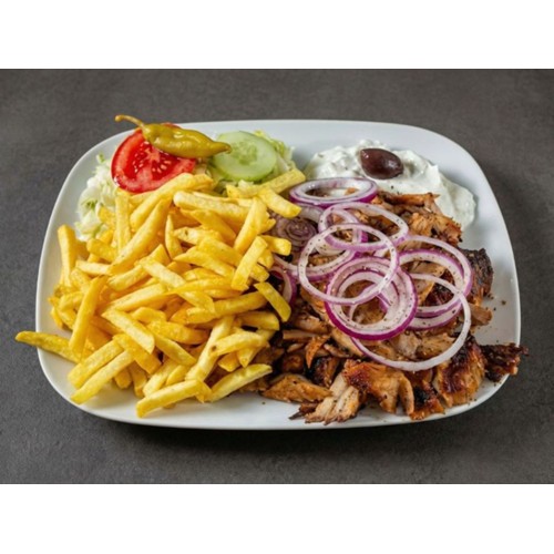 Gyros-Teller mit Pommes, Krautsalat, Zaziki, Zwiebeln