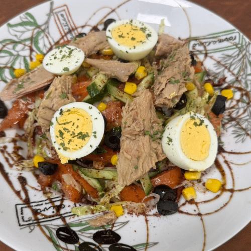 Mix Gartensalat mit Tonno und Ei