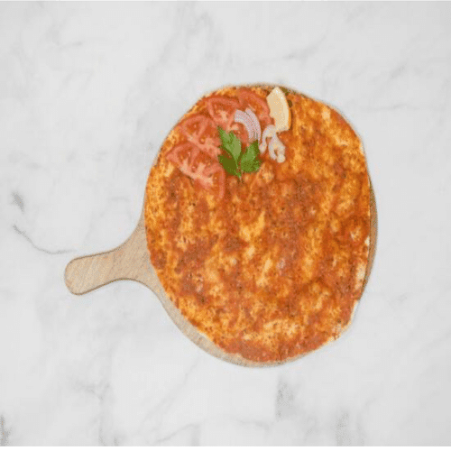 Lahmacun mit Salat