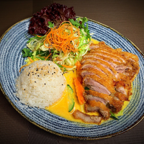 Mango Gericht mit gebackenem Hähnchen