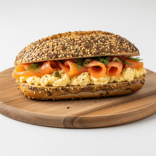 Körnerbrötchen mit Räucherlachs und Ei