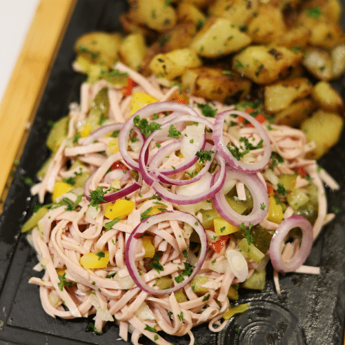 Hausgemachter Wurstsalat - mit Pommes