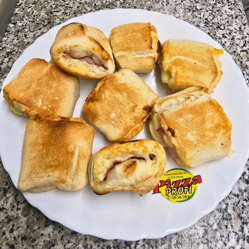 Gefüllte Pizzabrötchen mit Hinterschinkenund Käse (8 Stück)
