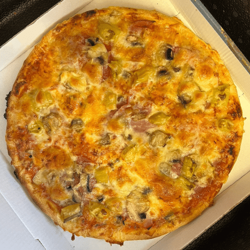 Pizza Schinken mit Champignons und Peperoni