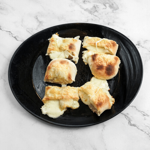 Pizzabrötchen mit Käse und Spinat