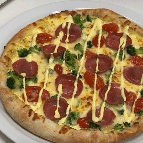 Pizza Salami, Brokkoli Hollandaise  (Groß Ø 32cm )