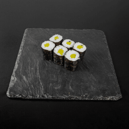 Hoso Maki mit eingelegtem Rettich