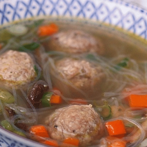 Fleischklößchen Suppe mit Chili