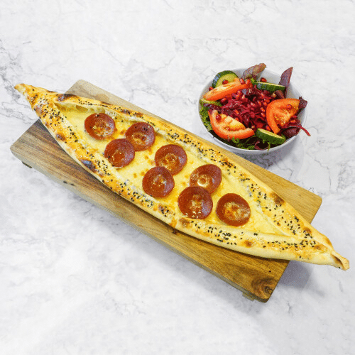 Pide mit Sucuk, Gouda
