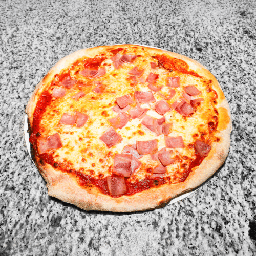 Pizza Tomaten-Käse-Schinken