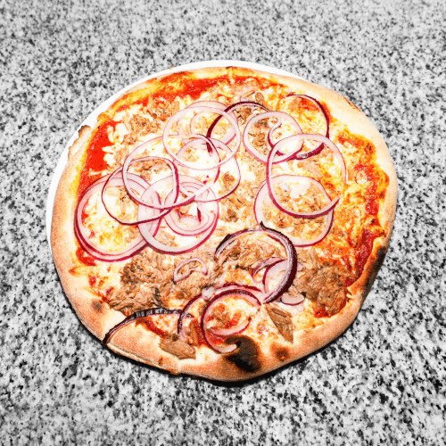 Pizza Tomaten-Käse-Thunfisch-Zwiebel