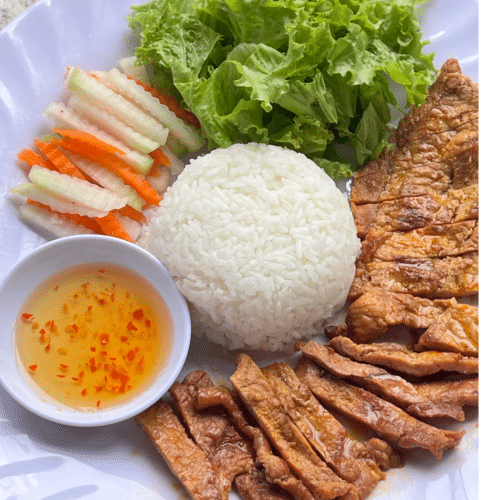 Com Thit Nuong mit gegrilltem Schweinefleisch