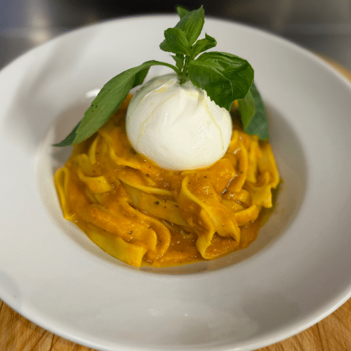 Kürbis Pasta mit Burrata