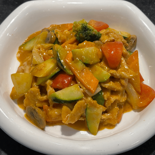 Hühnerfleisch mit rotem Curry