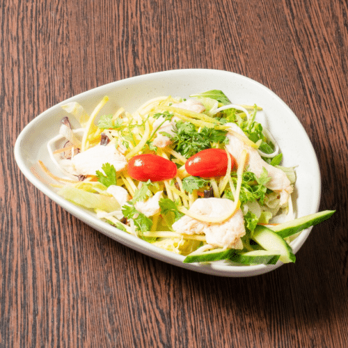 Mango Salat mit Hühnerfleisch. ( leicht scharf).