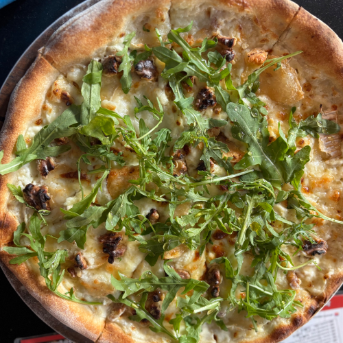 Pizza der Woche- Honig mit Ziegenkäse und Walnuss