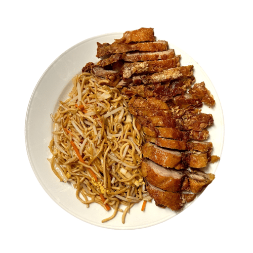 Gebratene Nudeln mit Ei Gemüse und knuspriger Ente