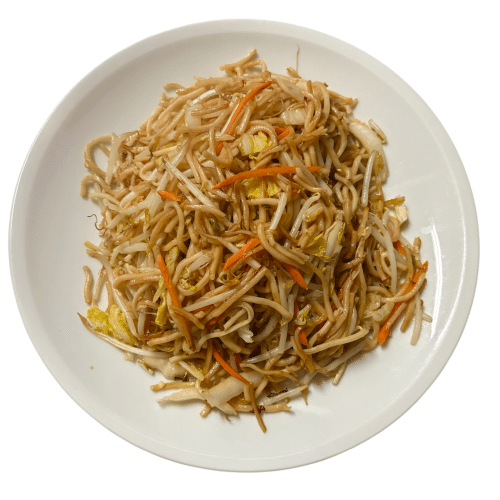 Gebratene Nudeln mit Ei und Gemüse