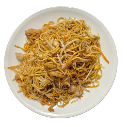 Gebratene Nudeln mit Hühner-, Schweine- und Rindfleisch