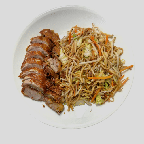 Gebratene Nudeln mit knuspriger Ente