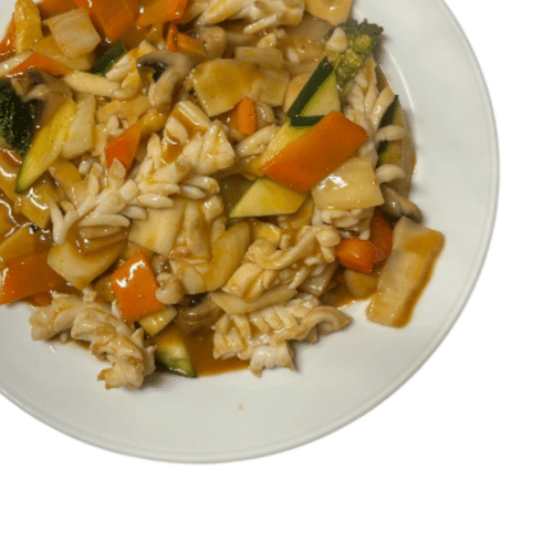 Gebratener Tintenfisch mit Gemüse in Kung Po Gewürze