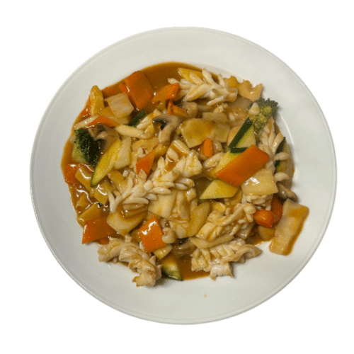 Gebratener Tintenfisch mit rotem Curry und Kokosmilch Soße