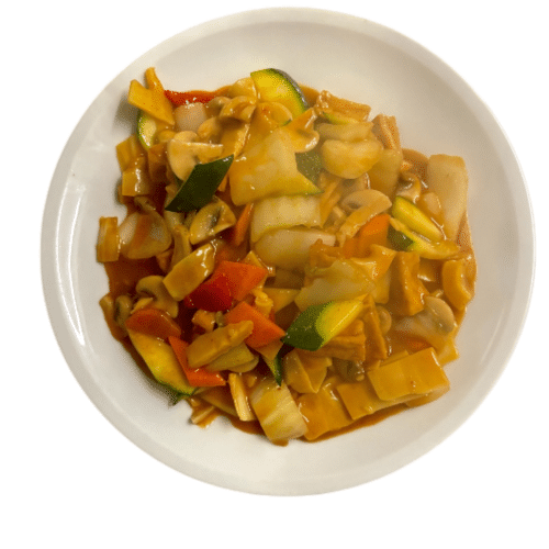 Gemüse in rotem Curry Kokosmilch Soße scharf