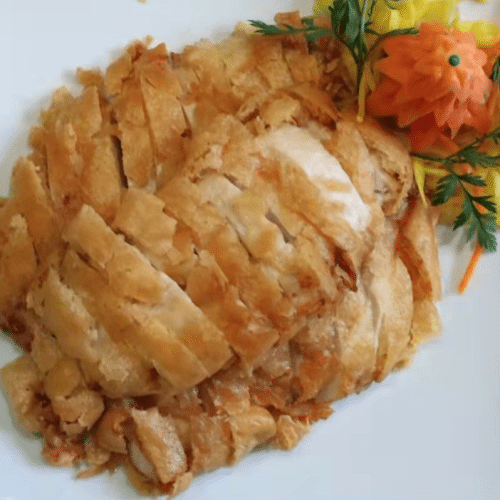 Knusprige Hühnerbrust mit Gemüse und Currysauce (scharf)