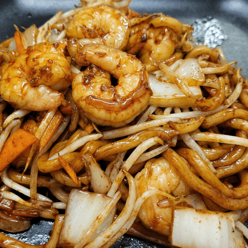 Udon-Nudeln mit Shrimps