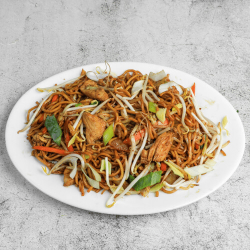 Gebratene Eiernudeln mit Hühnerfleisch