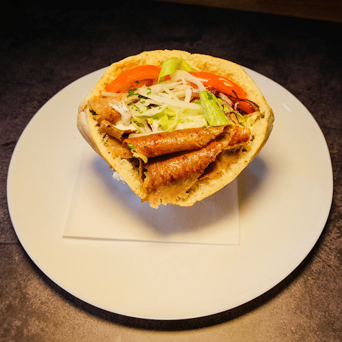 Hackfleisch vom Drehspieß im Fladenbrot