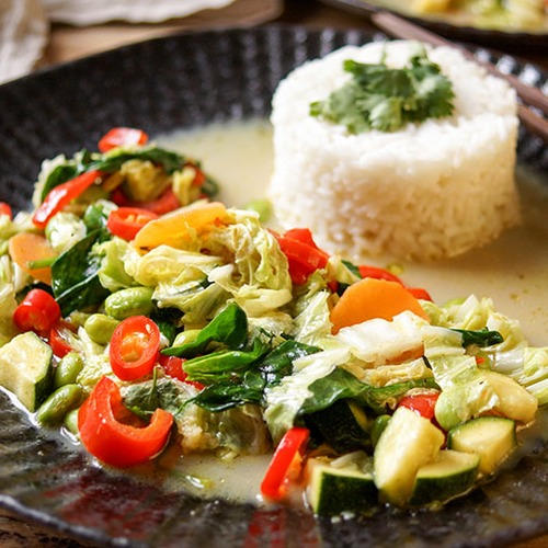 Gemüse mit grünem Thai Curry (scharf)