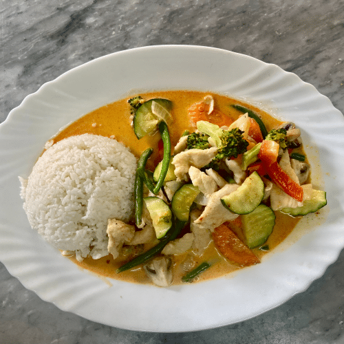 Gemüse mit rotem Thai Curry (Hühnerfleisch, scharf)