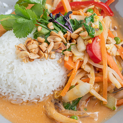 Gemüse mit rotem Thai Curry (scharf)