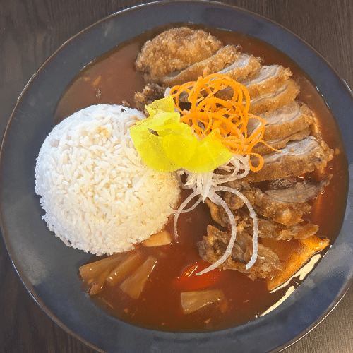 Knusprige Ente mit Ananas, Gemüse und Süß-Sauer-Sauce