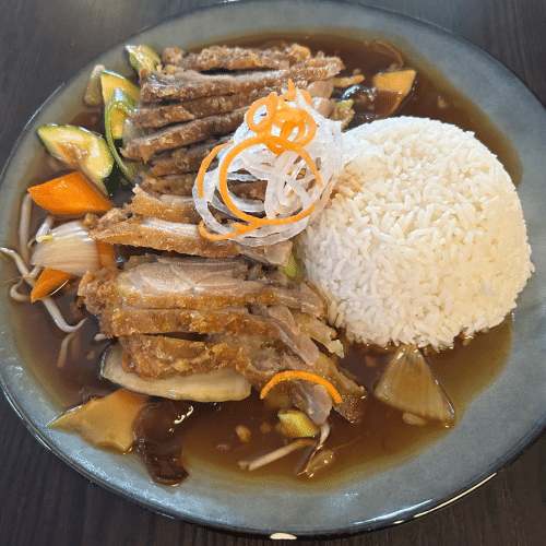 Knusprige Ente mit Bambus, Morcheln und Paprika