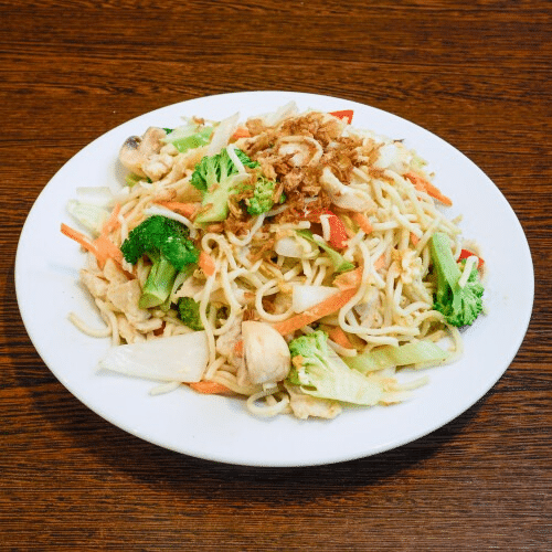 Gebratene Nudeln mit Hühnerfleisch