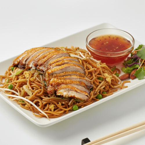 Gebratene Nudeln mit Entenfleisch kross und Gemüse