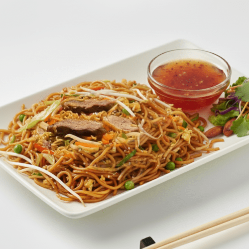 Gebratene Nudeln mit Entenfleisch und Gemüse