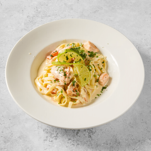 Tagliatelle mit Lachswürfeln