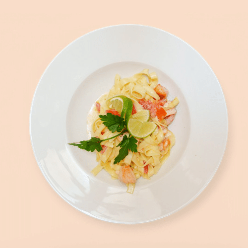 Tagliatelle mit Lachswürfeln