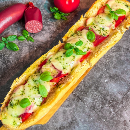 Baguette mit Sucuk und Hirtenkäse