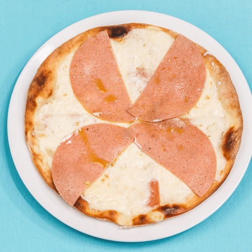 Manaisch mit Käse und Mortadella